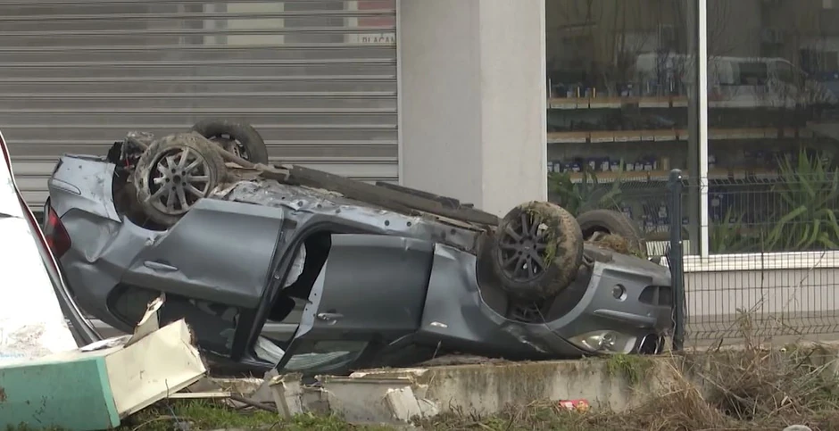 Prevrnut automobil u Mirijevu 