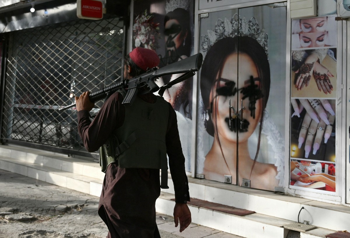 Afganistan. Kwitnie handel burkami. Kobiety nie ufają talibom - Świat - Vimarsana News