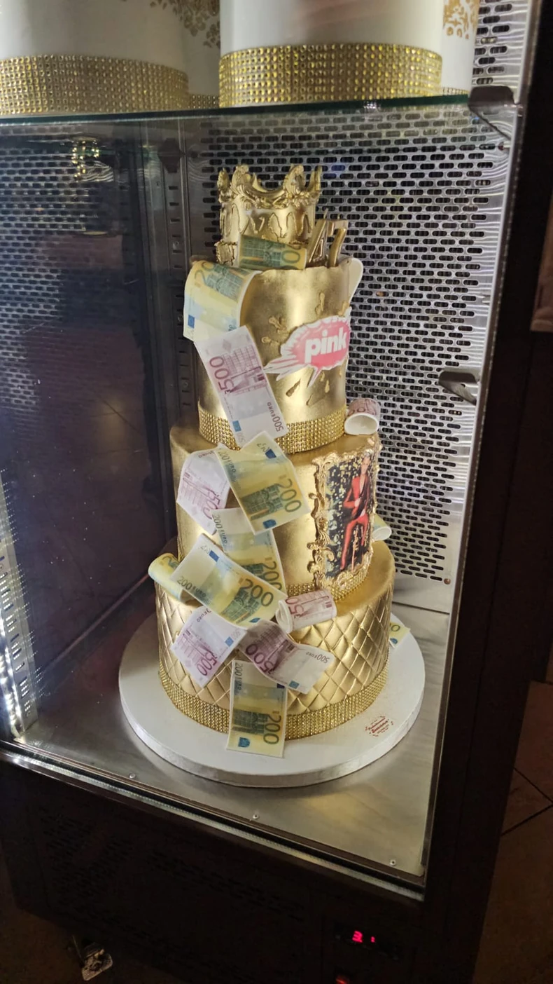 Torta na veselju Milana Miloševića