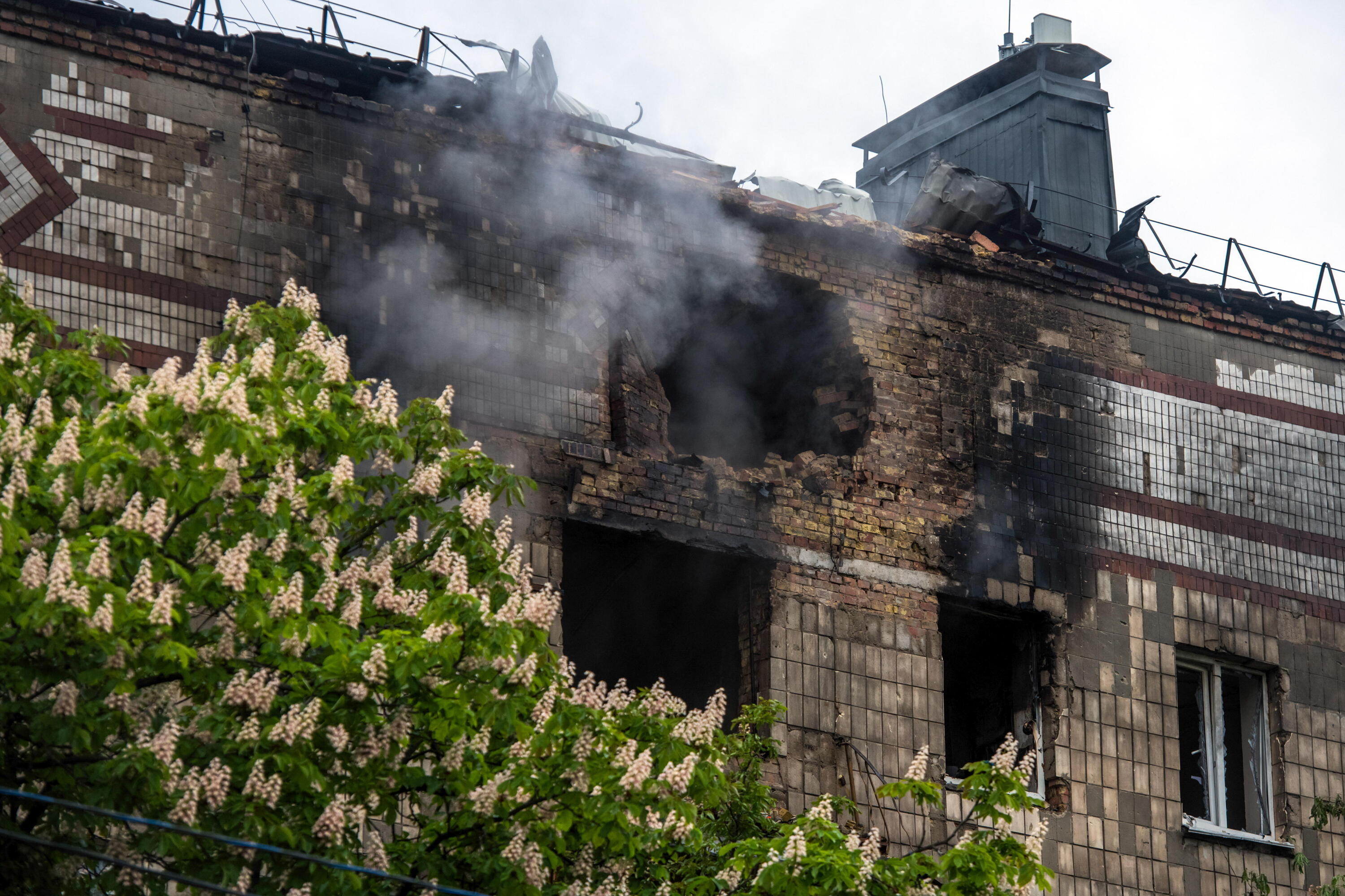 Atak na Kijów: 23 rannych, zniszczenia w kilku dzielnicach