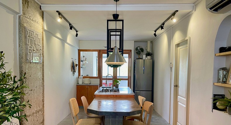 The centerpiece of the apartment is the kitchen island and adjoining dining table.Amanda Goh/Insider