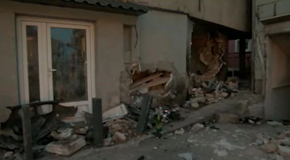 Automobil uleteo u zgradu u Zemunu 