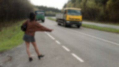 Mieszkańcy okolic Opola: "Nie chcemy prostytutek". Policja: "Stanie przy drodze nie jest karalne"