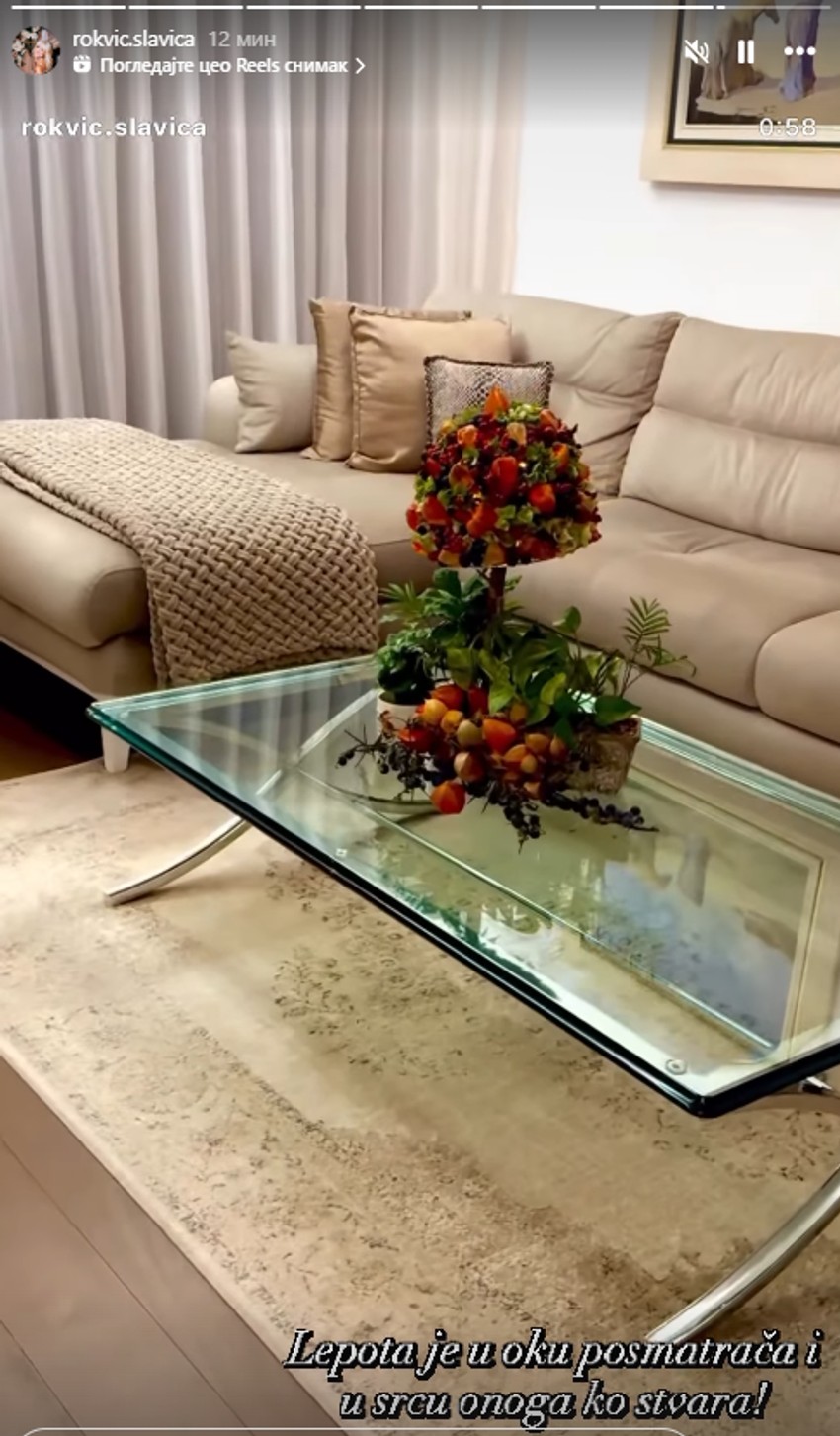 Slavica Rokvić u dnevnoj sobi