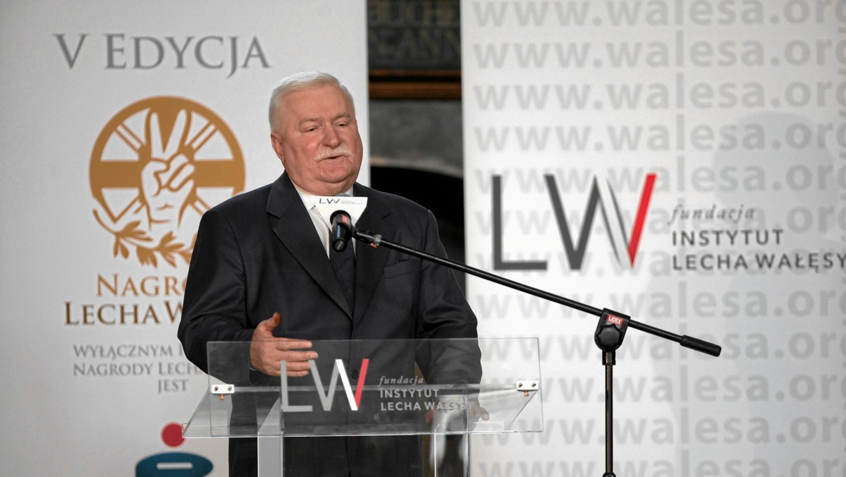 Lech Wałęsa oczekuje od Bogdana Borusewicza przeprosin. Powód? Henryka Krzywonos powiedziała, że to Borusewicz — a nie Wałęsa — kierował strajkiem w stoczni w 1980 r. Borusewicz nie zaprzecza, co Wałęsa ma mu za złe. Usłyszy pan "przepraszam" od Borusewicza? — Onet pyta Wałęsę. — Chyba nie. Tacy już są politycy. A jemu się chyba wydaje, że wszystkie rozumy pozjadał — mówi nam Wałęsa.