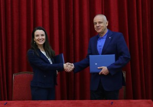 d316a7d9e6f477c65d18222797d8cc2e_3646570046