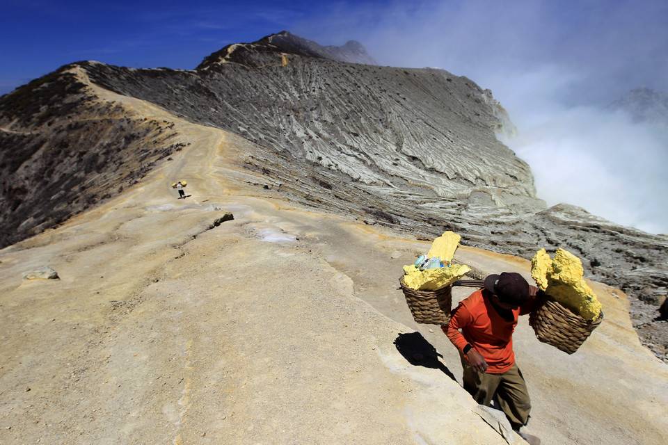 Indonezja - Jawa - siarka z wulkanu Kawah Ijen