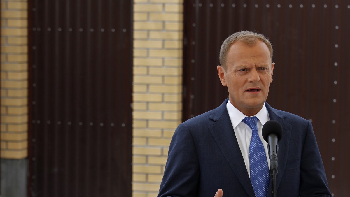 Premier Donald Tusk - w związku z tragicznymi wydarzeniami w Oslo i na wyspie Utoya - złożył we wtorek wpis do księgi kondolencyjnej w ambasadzie Norwegii w Warszawie.