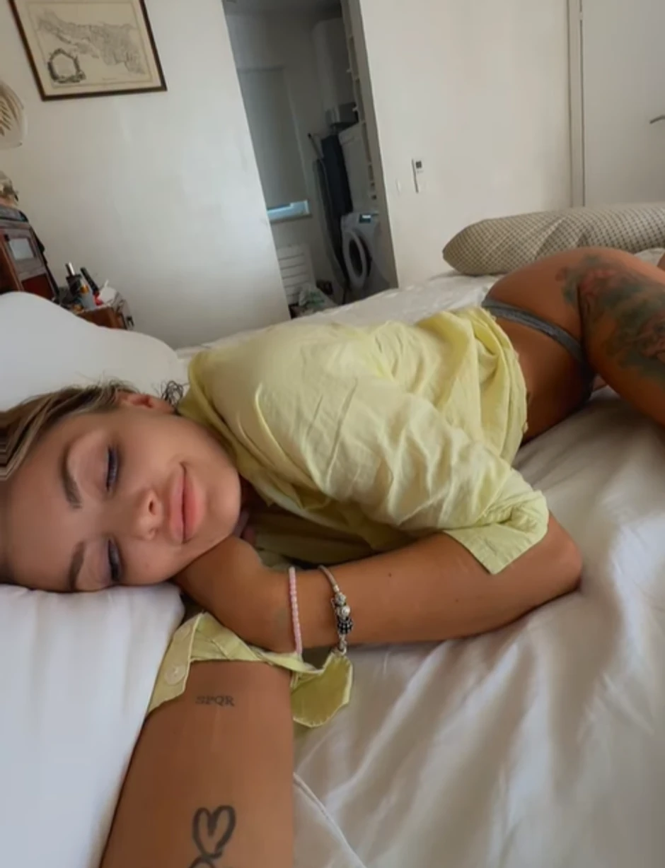 Ela Dvornik se snimala u krevetu
