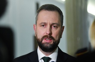 Szef MON: Nasza ocena działań podkomisji smoleńskiej jest fatalna. Te działania miały niszczyć wspólnotę, a nie budować pamięć