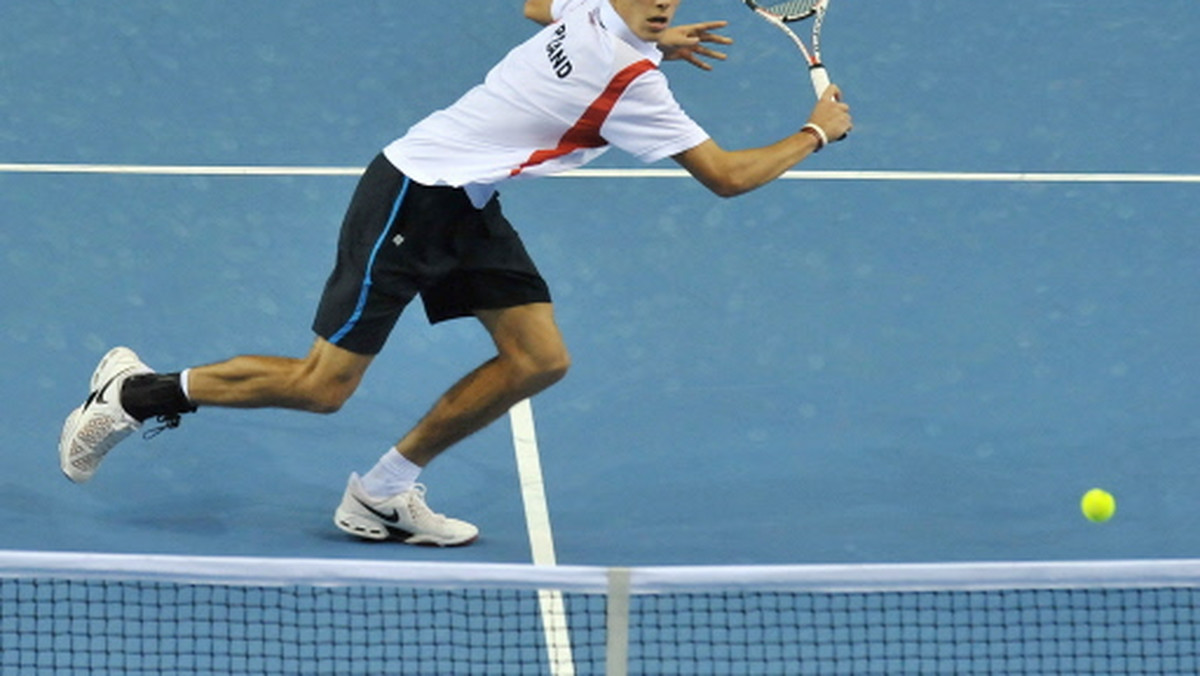 Jerzy Janowicz wyeliminował tenisistę rozstawionego z numerem drugim - Australijczyka Petera Luczaka 6:2, 6:1 w drugiej rudzie i awansował do ćwierćfinału challengera na ziemnych kortach w holenderskim Scheveningen (z pulą nagród 42,5 tys. euro).