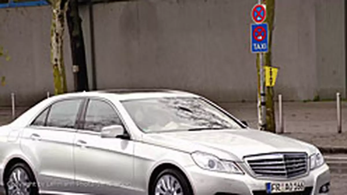 Zdjęcia szpiegowskie: Mercedes-Benz klasy E i coupe CLK – nowe zdjęcia