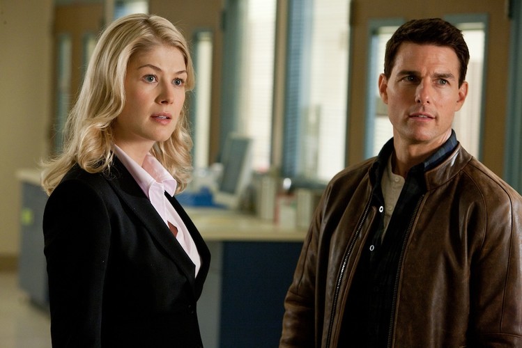Rosamund Pike i Tom Cruise w filmie 'Jack Reacher – jednym strzałem'