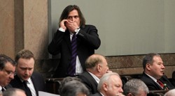 Agent Tomek za kierownicą nowej zabawki. Poratował prawnik, a przyłapał tabloid