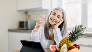 Obniża cholesterol i chroni przed cukrzycą. Seniorzy powinni jeść jednego dziennie