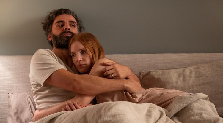 Jessica Chastain és Oscar Isaac a Jelenetek egy házasságból című HBO sorozatban