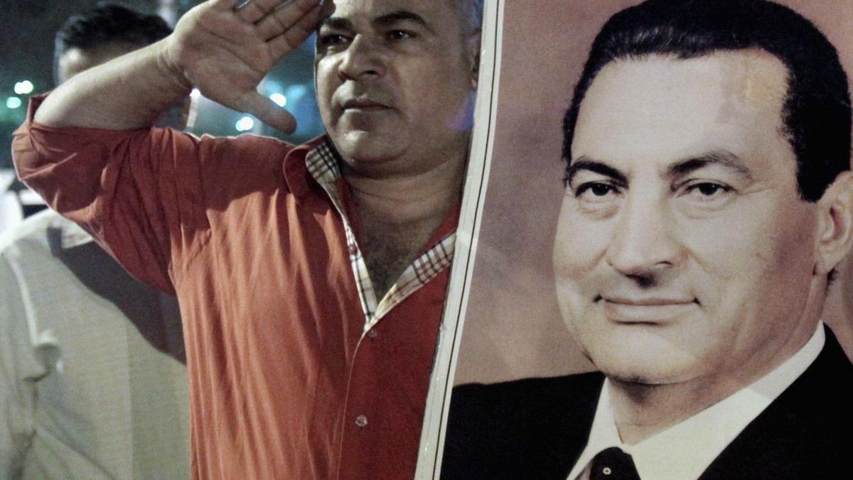 Na mocy decyzji wydanej przez kairski sąd nazwisko b. prezydenta Hosniego Mubaraka i jego żony Suzanne powinno zniknąć ze wszystkich miejsc publicznych - podała oficjalna egipska agencja Mena.