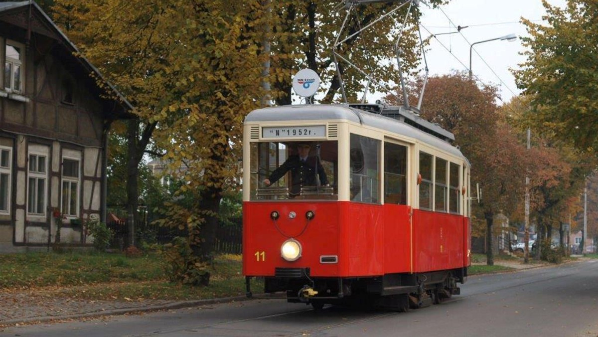 Nietypowa propozycja na sobotnie mikołajki. W tym roku to uwielbiane przez dzieci święto obchodzić można m.in. w gdańskich tramwajach. W sobotę po południu po gdańskich torach jeździć będzie zabytkowy pojazd, a wcześniej, w nowoczesnym tramwaju firmy Pesa, wszyscy chętni będą mogli zrobić badania profilaktyczne i zarejestrować się jako potencjalni dawcy szpiku.