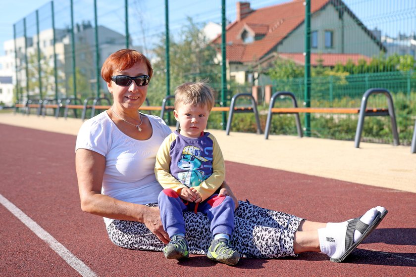 Stefania Rabiczko (57 l.) z wnukiem Aleksandrem (2 l.)