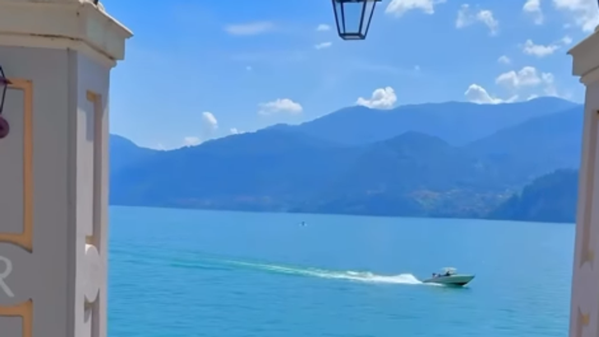 NA ODMOR IDE SKORO SVAKOG MESECA Žena našeg pevača je proputovala svet: Sa mora ode na planinu, a ovako uživa u suvom luksuzu (FOTO)