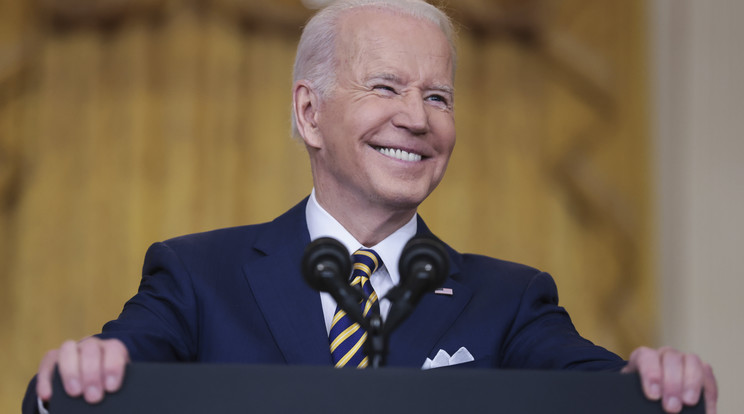 Joe Biden amerikai elnök a hivatalba lépése egyéves évfordulójának alkalmából a washingtoni Fehér Ház Keleti termében tartott sajtóértekezletén. / Fotó: MTI/EPA/Sipa USA pool/Oliver Contreras