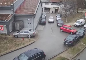 Poruka na automobilu