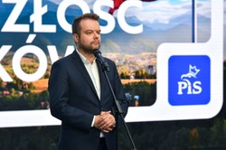 Rzecznik PiS Rafał Bochenek dementuje. Będzie wieczór wyborczy na Nowogrodzkiej