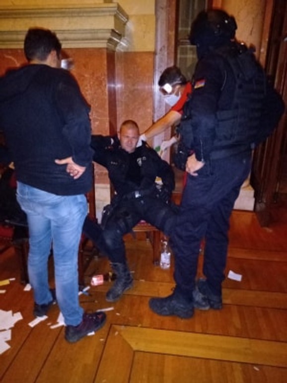Oficerët e plagosur të policisë