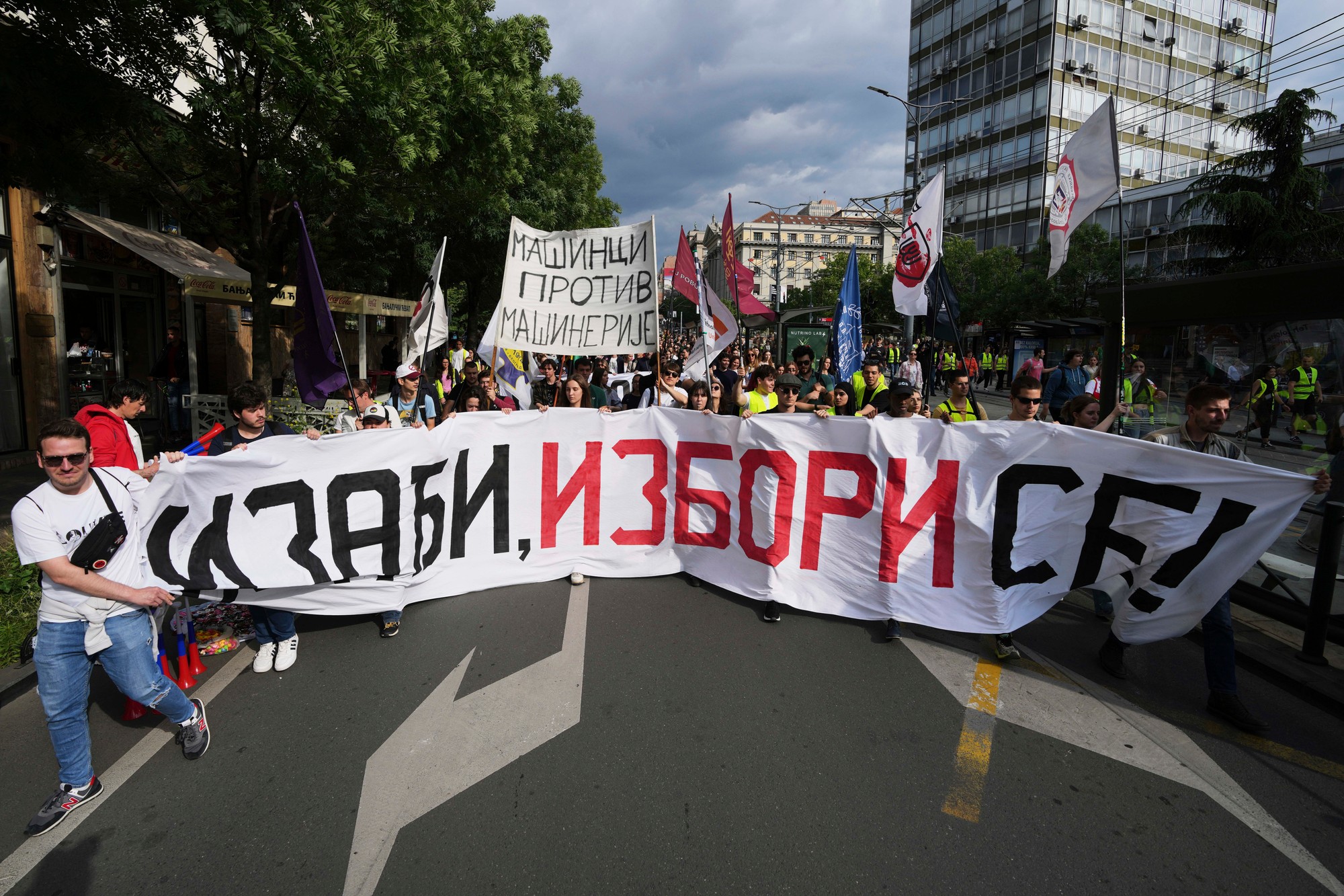 Tisíce študentov a ich sympatizantov protestovalo v Belehrade.