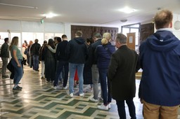 wybory na węgrzech. frekwencja bije rekordy. już ponad 74 proc. do godz. 17.00