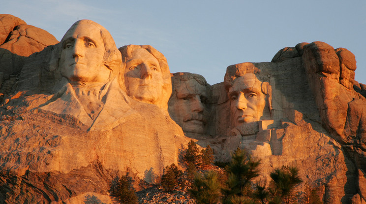 A Rushmore-hegy szikláiba vésték amerikai elnökök arcmását. Ezeket távolítanák el az indiánok. /Fotó: NORTHFOTO