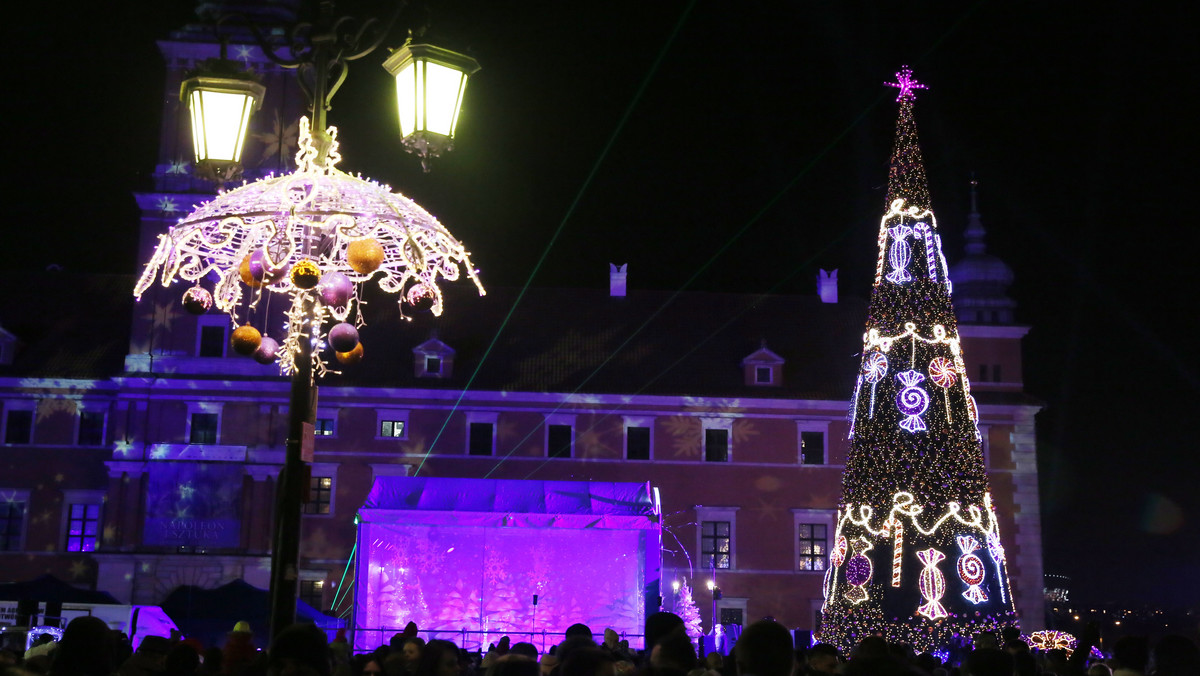 Tysiące świątecznych lampek zabłysło w Warszawie 