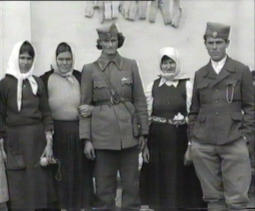 Drago, Božidarev stric, prvi zdesna