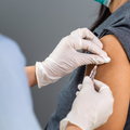Będą wypłaty odszkodowania za szczepienia przeciwko COVID-19. Do listy działań niepożądanych dopisano nową chorobę