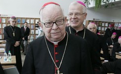 Kard. Gulbinowicz nadal z Orderem Uśmiechu. Decyzja w tej sprawie najwcześniej jesienią
