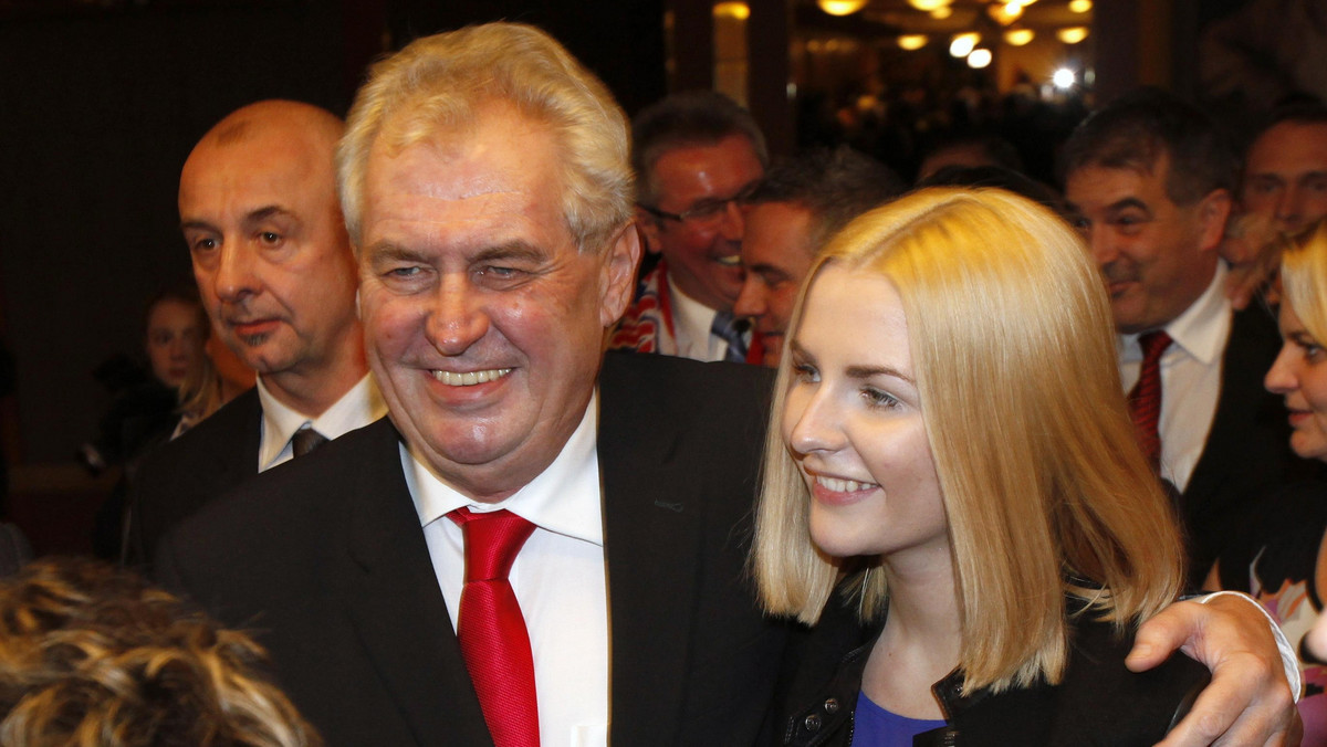 Były premier i niegdysiejszy lider czeskiej lewicy Milosz Zeman będzie nowym prezydentem Czech - wynika z rezultatów drugiej tury pierwszych w historii kraju bezpośrednich wyborów prezydenckich, które ogłosił w sobotę Czeski Urząd Statystyczny (CSU).