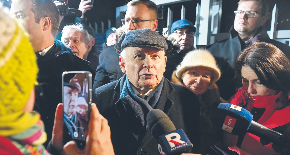 PiS namawia, by kolejne na listach osoby nie przyjmowały mandatów po Wąsiku i Kamińskim. Na zdjęciu prezes PiS Jarosław Kaczyński