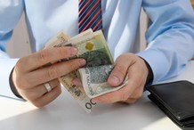 Blisko 3500 złotych co miesiąc dla każdego. Nikt nie pyta o zarobki. Trzeba mieć tylko ten jeden dokument