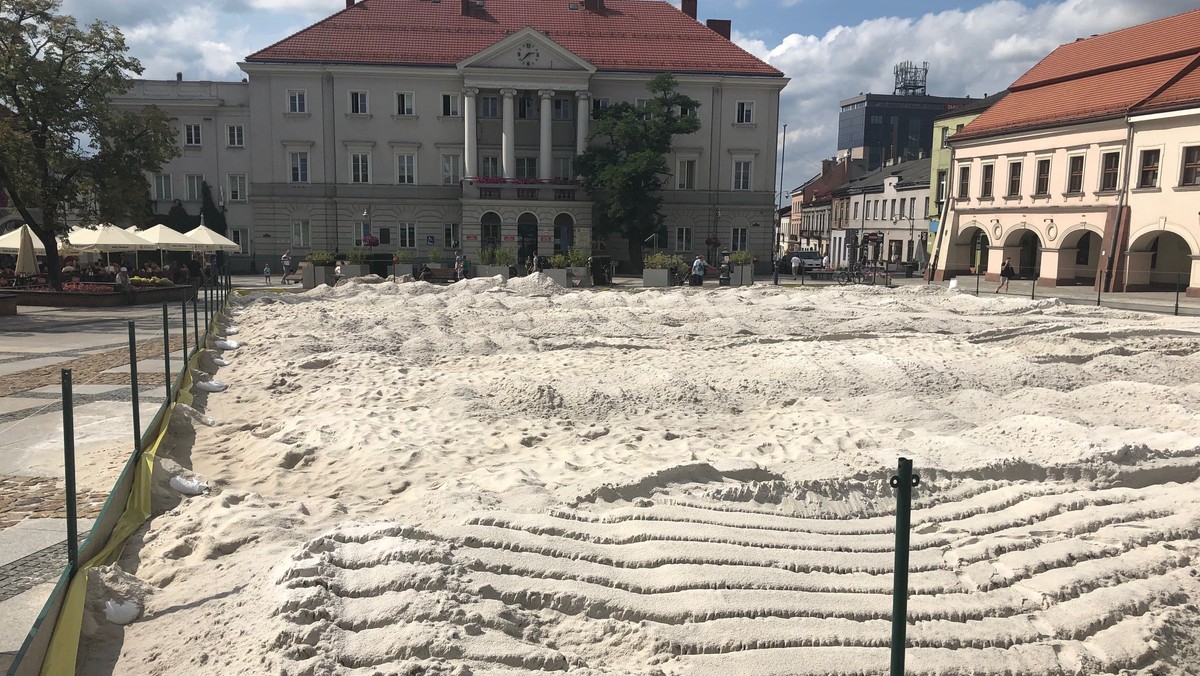 Tony piachu na kieleckim Rynku. Lada moment startuje Festiwal Sportów Plażowych