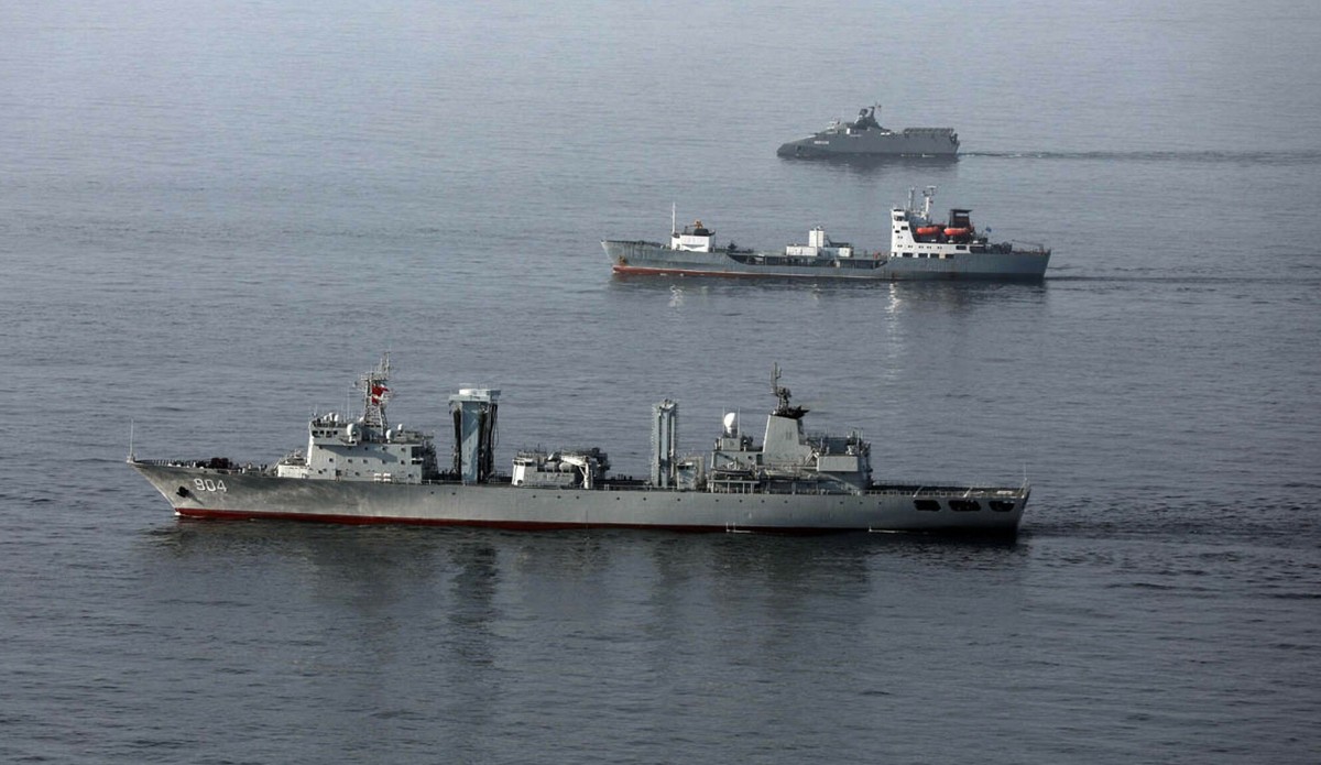 Rosyjska marynarka wojenna oskarżona o celowanie bronią w okręty i śmigłowce NATO