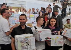 Elbanowscy w Sejmie z podpisami. Kopacz: Nie wiem, jak zagłosuję