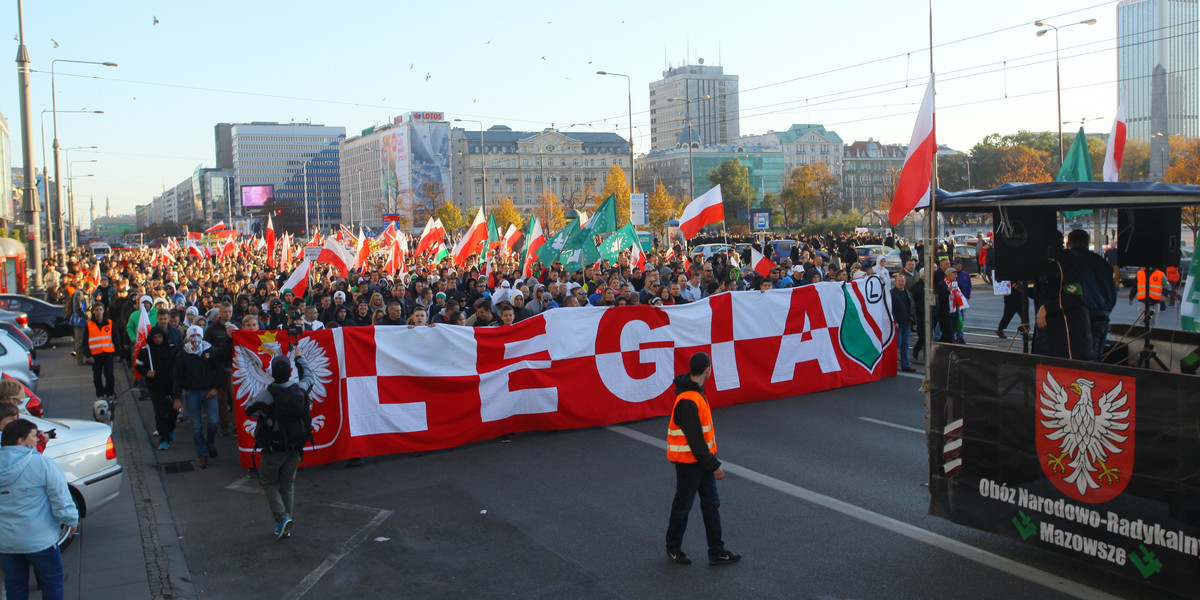 Manifestacja przeciw emigrantom