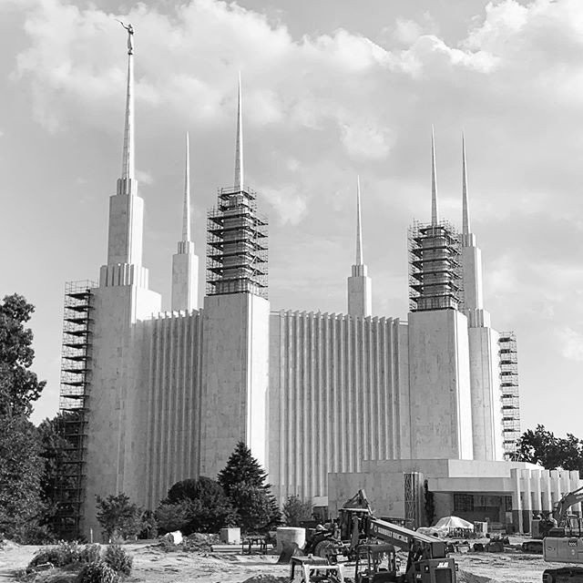 Budowa świątyni mormonów w Kensington w latach 70. XX w.