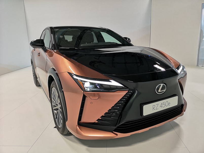 Lexus RZ 450e