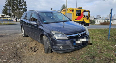 Pijany kierowca bez uprawnień wjechał w inny samochód