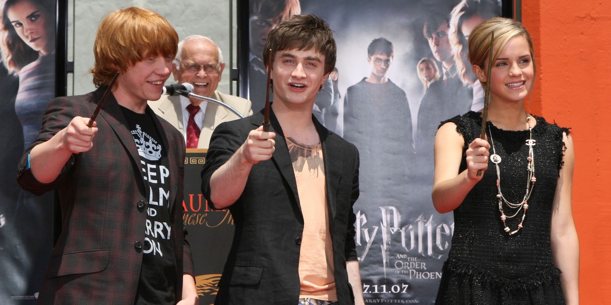 Na zdjęciu odtwórcy głównych ról w serii filmów o Harrym Potterze - Daniel Radcliffe, Rupert Grint i Emma Watson 