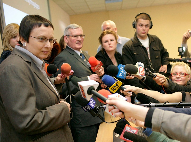 Projekt listy lektur szkolnych, który pokazała Katarzyna Hall, szefowa resortu  edukacji, zakłada, że uczniowie będą czytać jedynie fragmenty wybranych książek