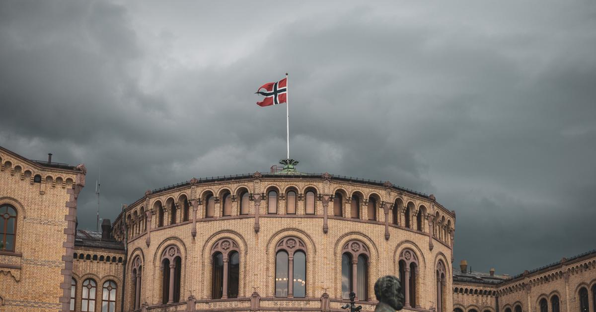  Norwegia zmienia konstytucję. Chodzi o ochronę sądów przed zakusami polityków