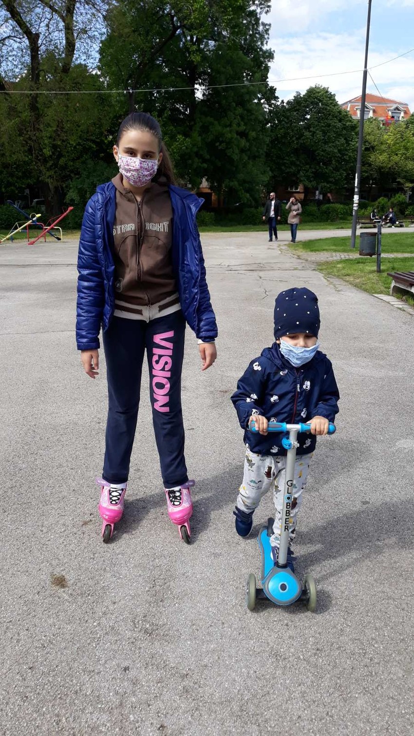 Mališani u Nišu iskoristili su priliku za zabavu napolju