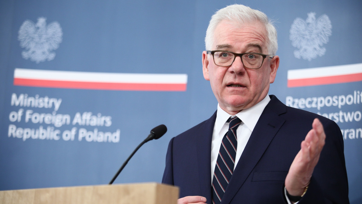 Podczas spotkania z ambasador Izraela Anną Azari minister spraw zagranicznych Jacek Czaputowicz "wyraził gotowość do dalszego dialogu z Izraelem w celu wyjaśnienia niejasności powstałych wokół nowych regulacji" – poinformowało MSZ.